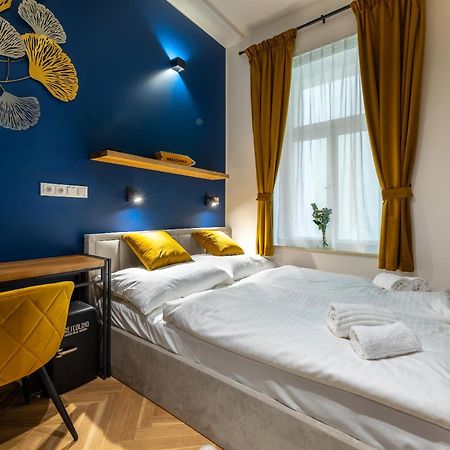 Modern Urban Room In The City Center Of Прага Екстериор снимка