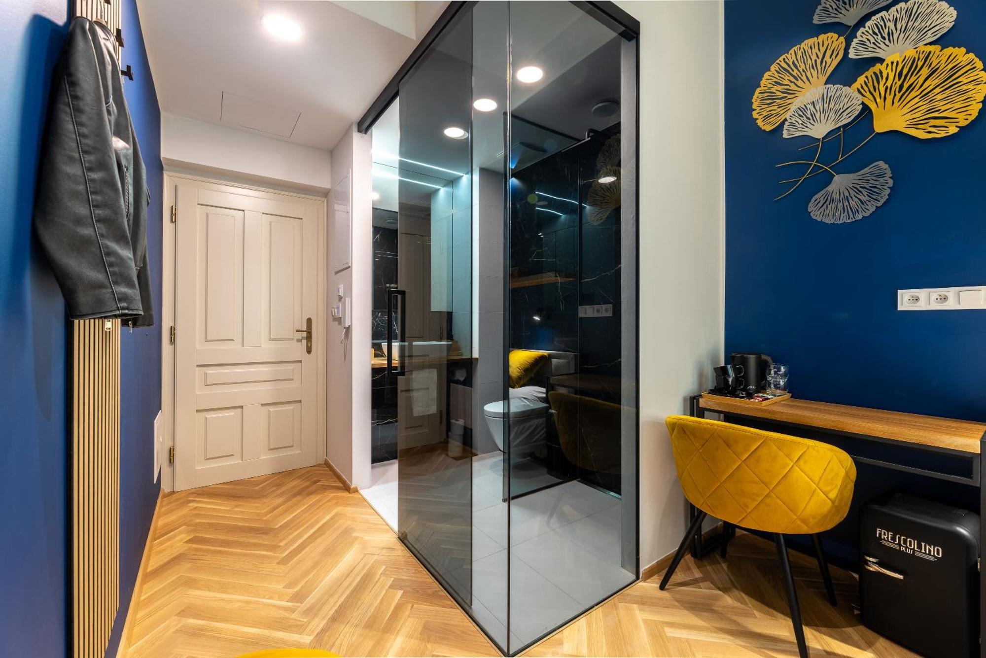 Modern Urban Room In The City Center Of Прага Екстериор снимка