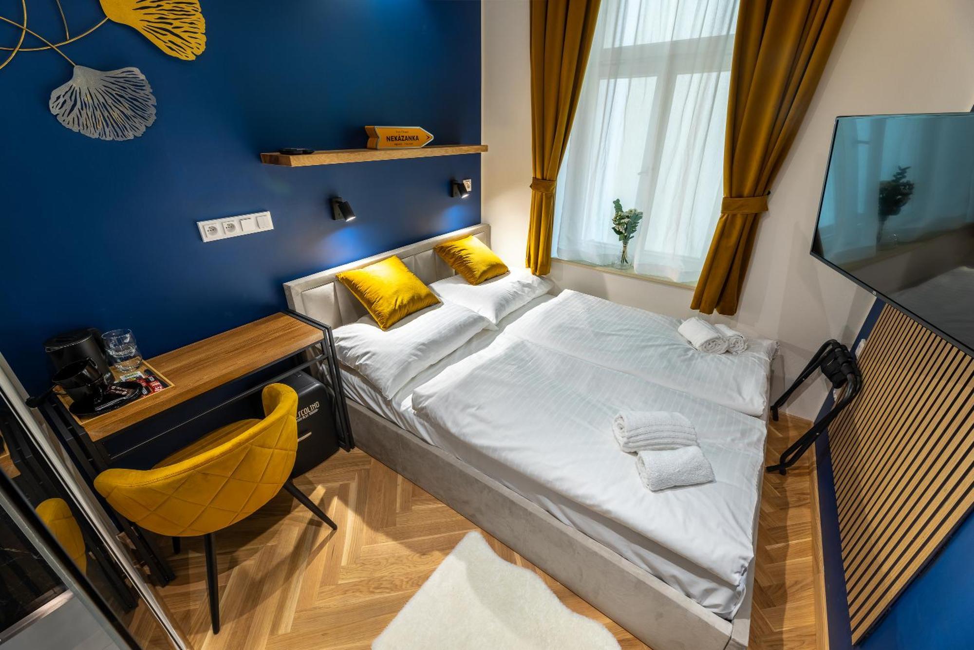 Modern Urban Room In The City Center Of Прага Екстериор снимка