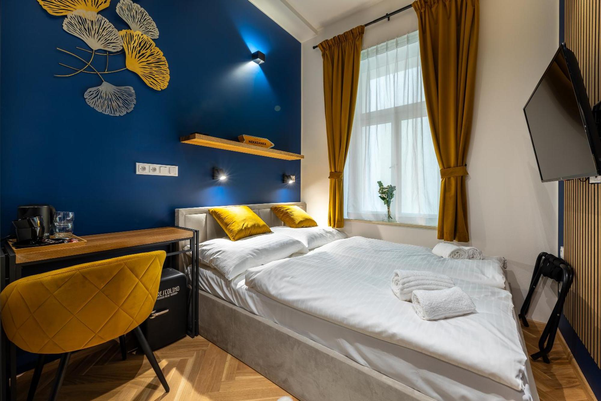 Modern Urban Room In The City Center Of Прага Екстериор снимка