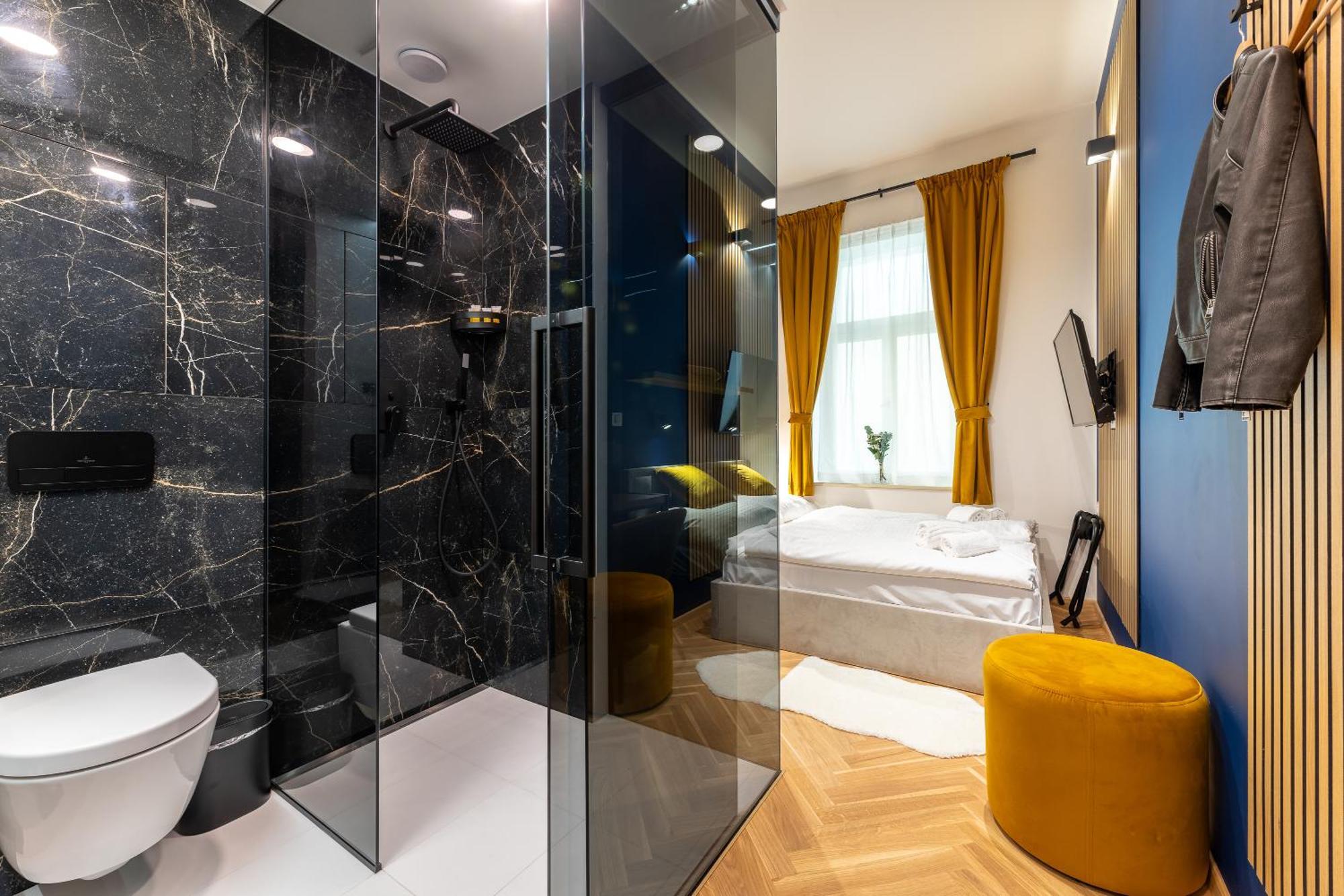 Modern Urban Room In The City Center Of Прага Екстериор снимка