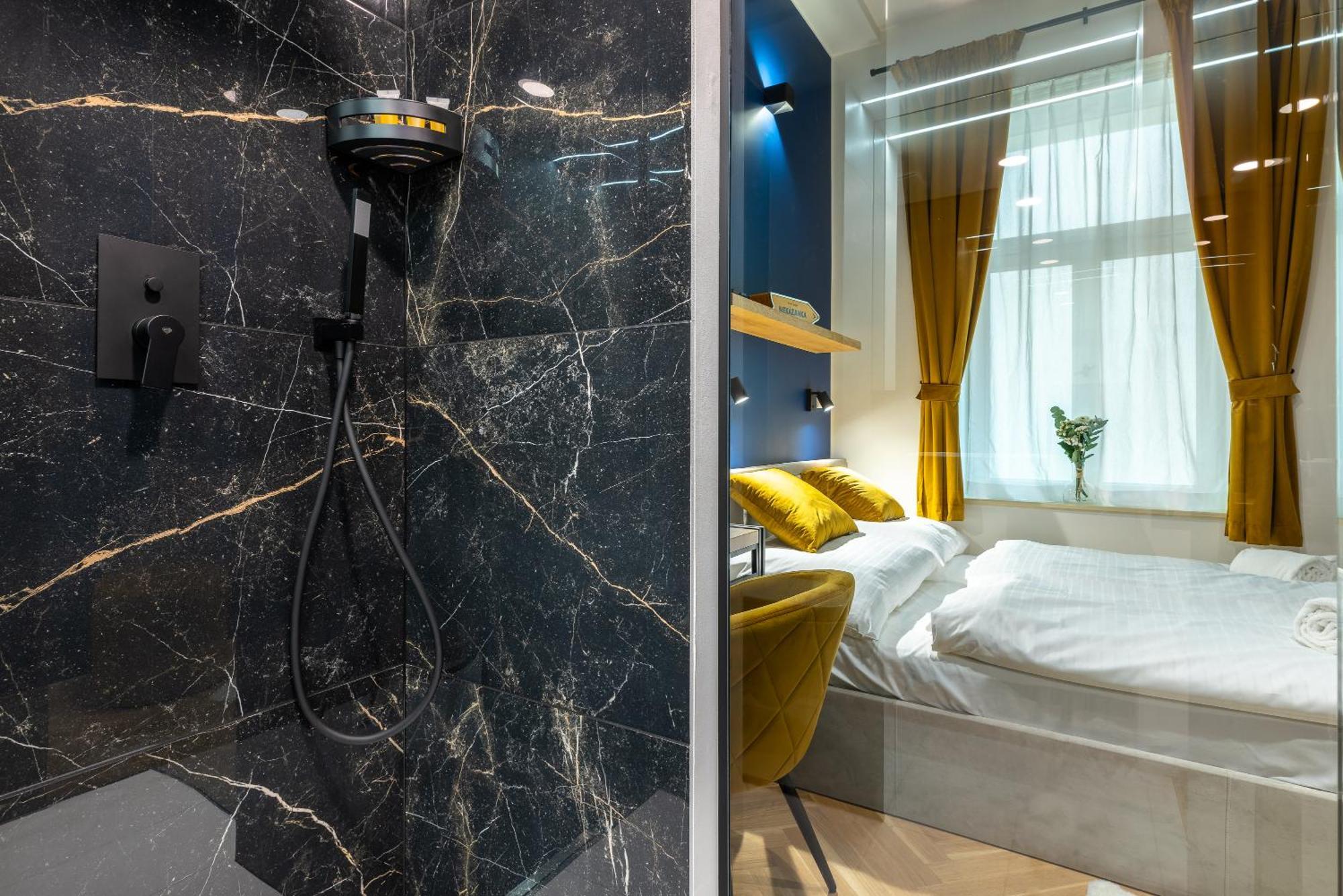Modern Urban Room In The City Center Of Прага Екстериор снимка